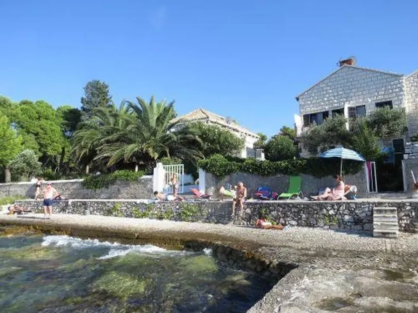 FIRST ROW BEACH APARTMENT - Image 1