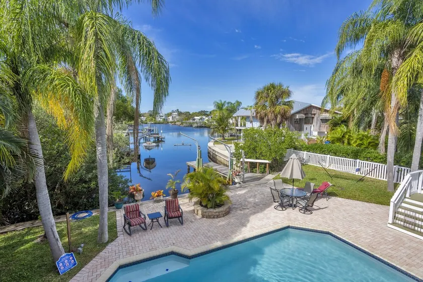 Waterfront luxury home in Ozona. - Image 1