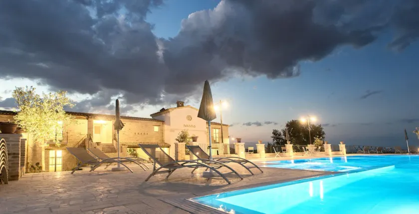 Residencia de campo, 10 habitaciones y 10 baños, piscina de agua salada, panorámica. - Image 1