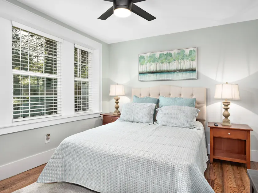 Spacious 1 Bedroom Apt! Pet friendly with Private fenced in back yard and deck! - Image 1