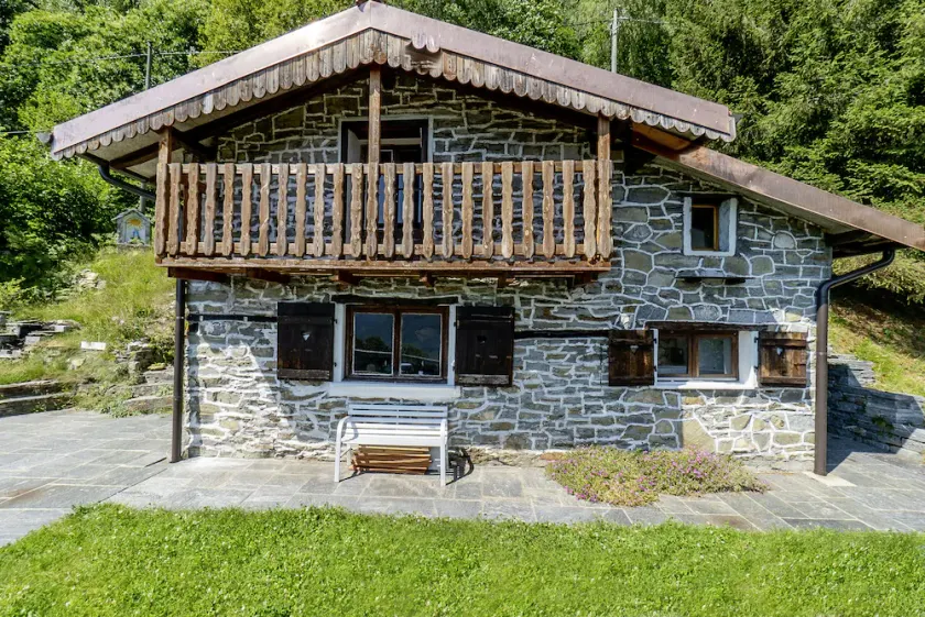 Small rustic dream in a quiet location with a view of the mountains - Image 1
