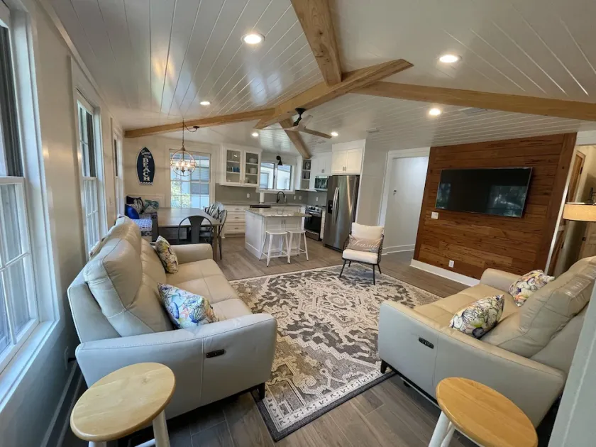 Newly remodeled East Beach 4 Bedroom Bungalow - Image 1