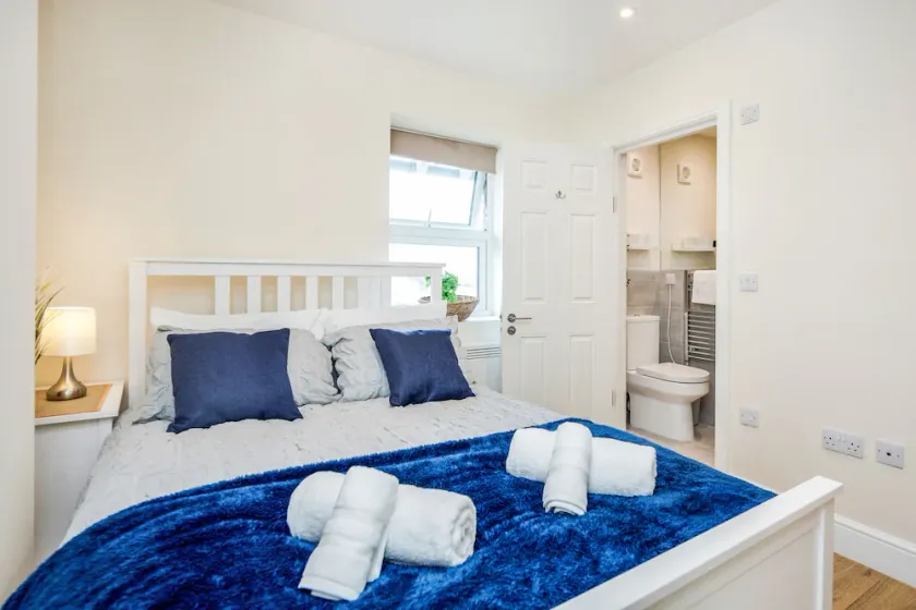 Stunning, Modern, Spacious Flat with Free Parking, Rural - Image 1
