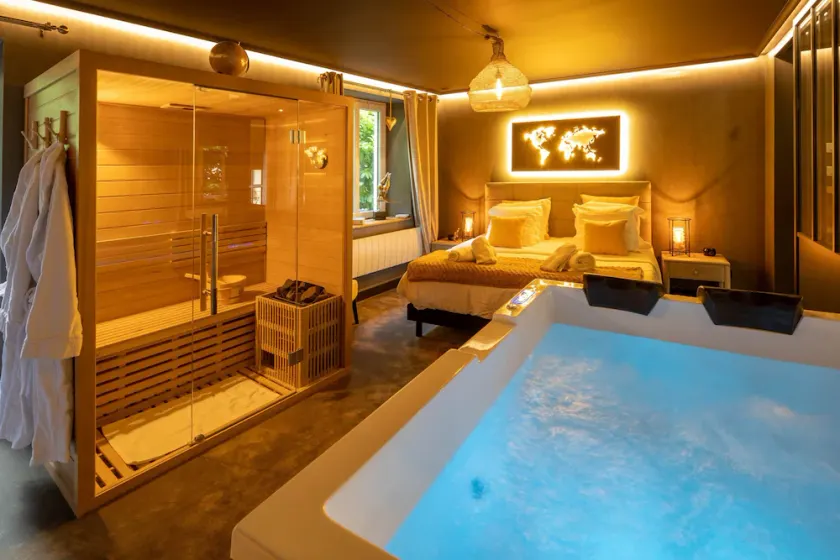 La Suite - Romantic escape with spa and private sauna, Beautiful suite with spa, sauna and parkin - Image 1