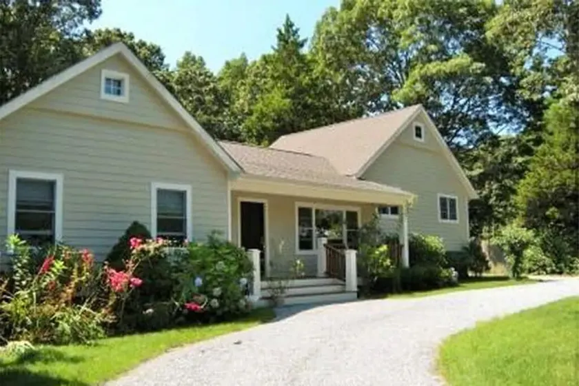 Sag Harbor village, new pool, kitchen, furniture, nearshops, restaurants & beach - Image 1