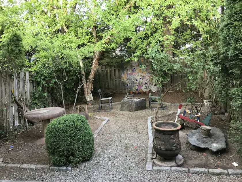 Einstein Lounge in Downtown - 2 BR w Loft and Fenced Yard - Image 1