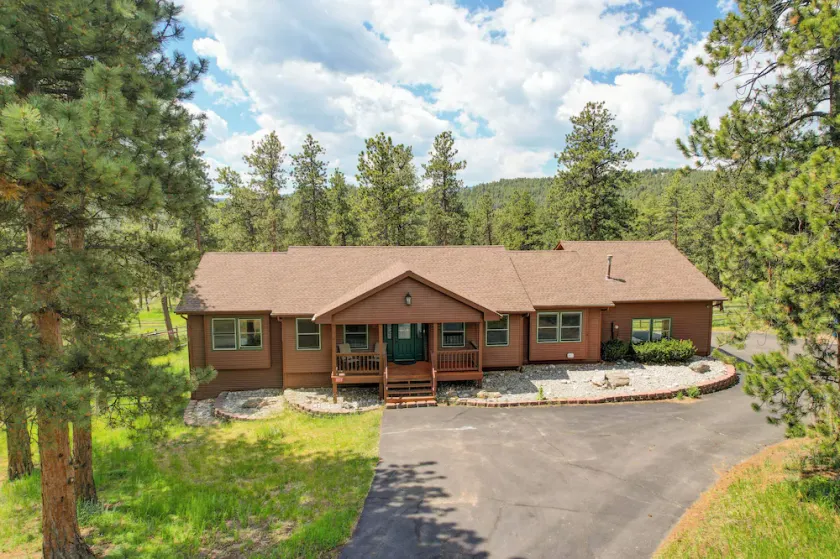 Modern + Spacious Mountain Cabin with XL Hot Tub located in the Rocky Mountains  - Image 1