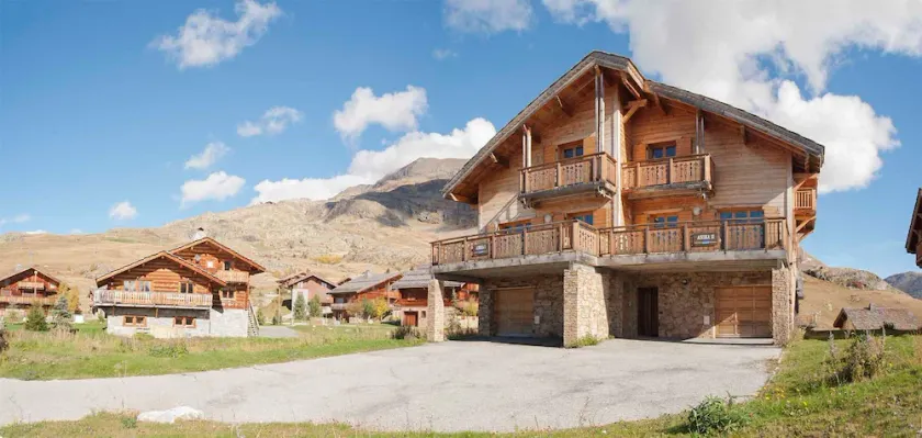 Joli Chalet 15 Personnes, Accès Direct aux Pistes, Sauna Privé - Image 1