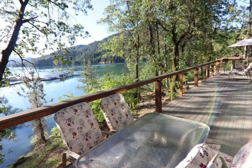 Top Lakefront Oasis - Kayaks, Paddle Bd, - Shasta Lakeshore Retreat #2 - Image 1