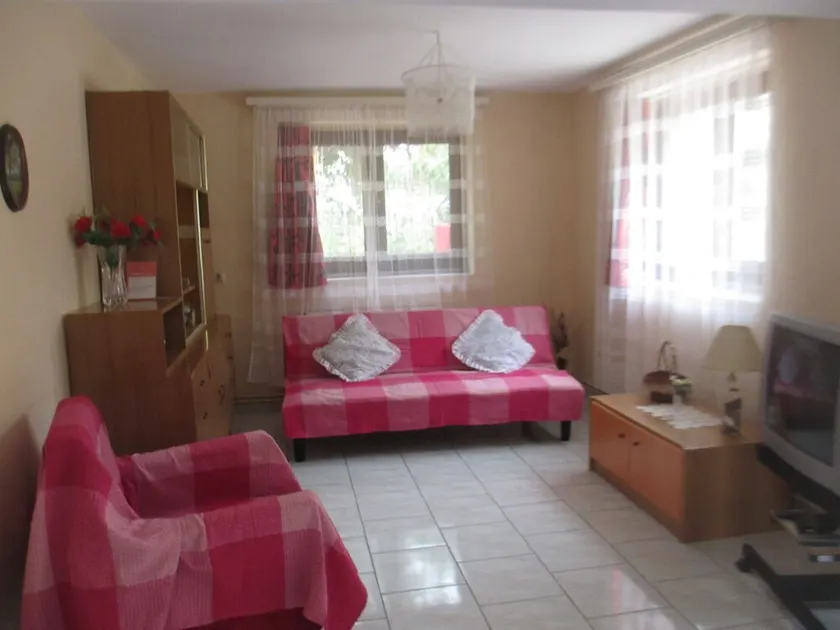 APARTMENT with PARKING, Wi-Fi & YARD - Image 1