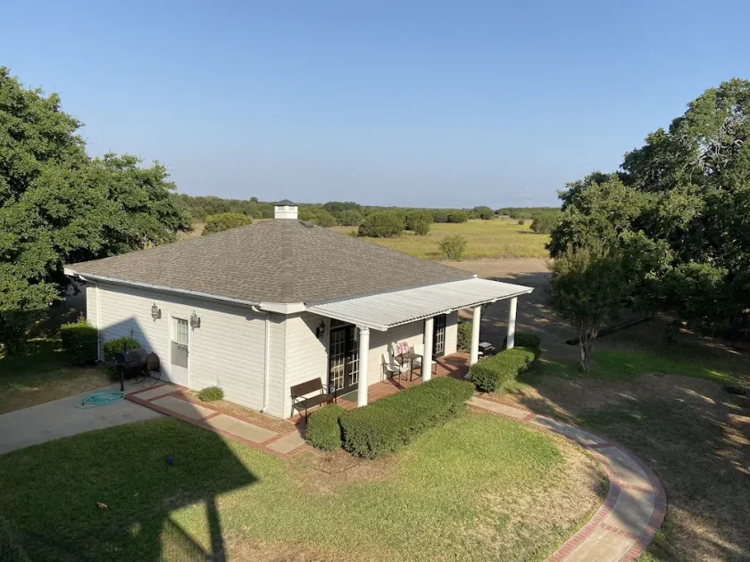 Cozy cottage on 57 acre farm - Image 1