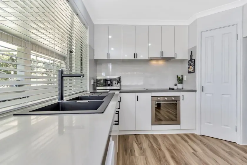 Retreat on the Murray. Riverfront modern home with private jetty. - Image 1
