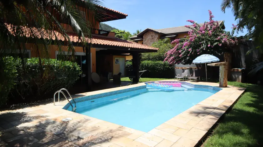 BEAUTIFUL, LARGE AND COZY HOUSE CLOSE TO THE BEACH, GATED COMMUNITY, SWIMMING POOL, BARBECUE - Image 1