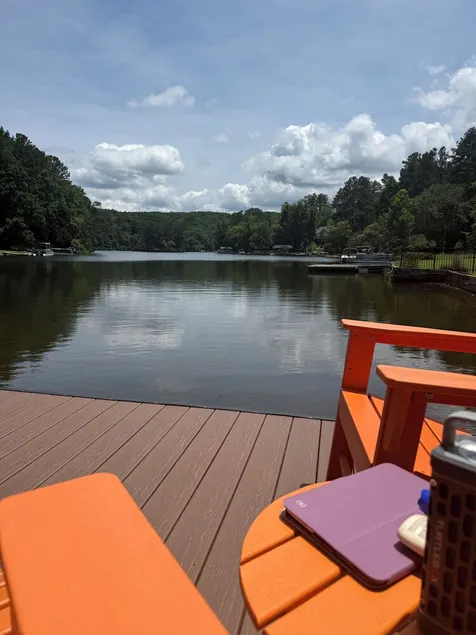 4 B/R, Flat Lot, Only a few Steps to the Water, Beautiful Lake Front, Quiet Cove - Image 1