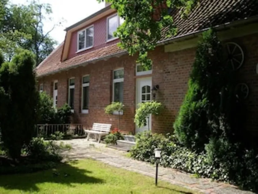 Idyllically situated small farm with horse breeding - Image 1