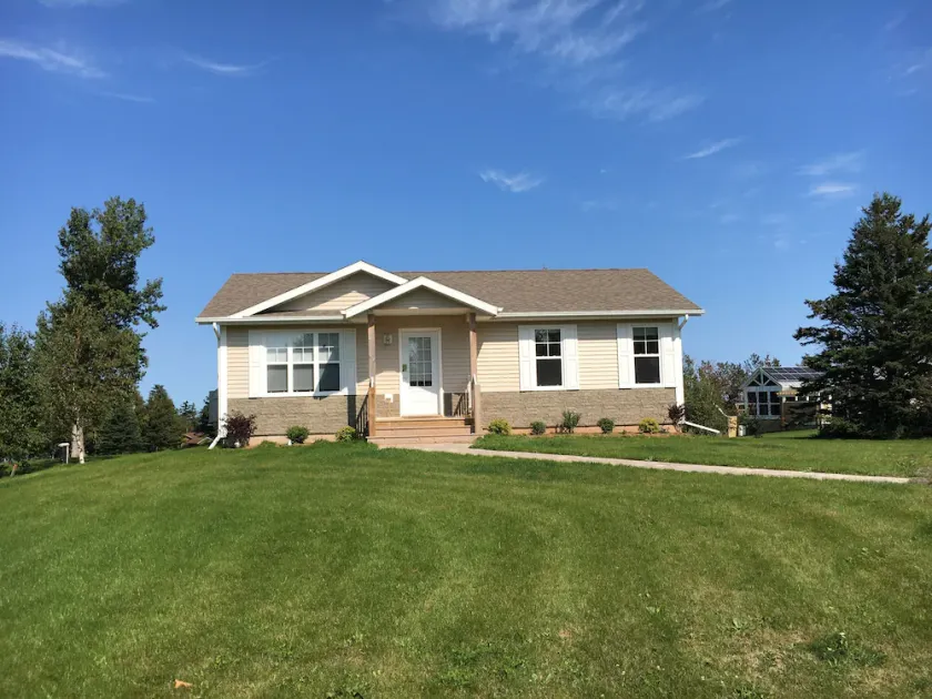 Beautiful 4 bedroom house with waterview - 5 min to the beach! - Image 1