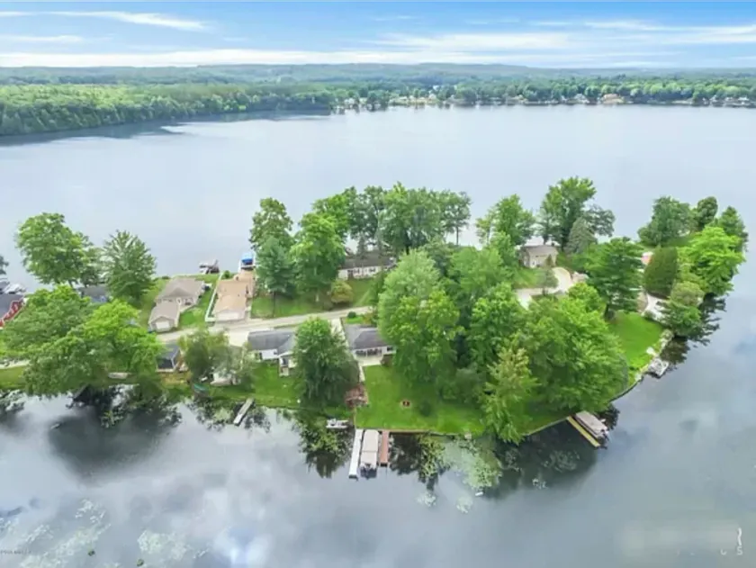Croton Cottage on all sports lake! - Image 1