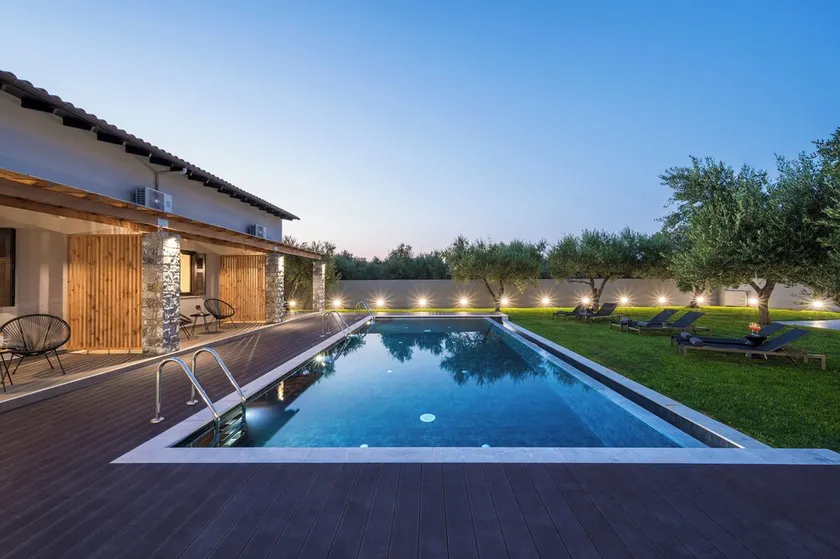 Eightyfour Living with private pool - Image 1