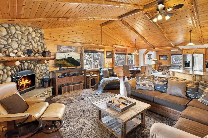Eagle Mountain Lodge: 5 Star Luxury Log Cabin! Central AC! Great Location! Poolbord! Propan BBQ! - Image 1