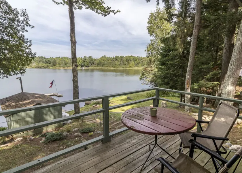 Roads End Retreat on Lost Lake - Image 1