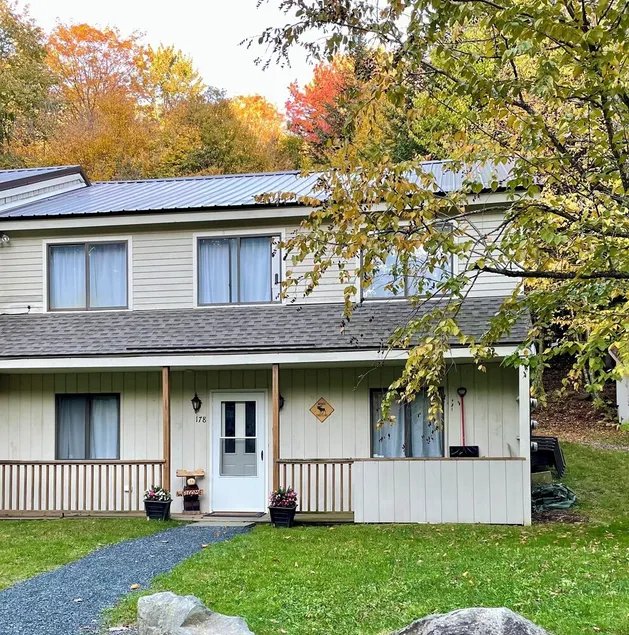 Large family & pet friendly home! Huge outdoor playset, backyard games & more! - Image 1