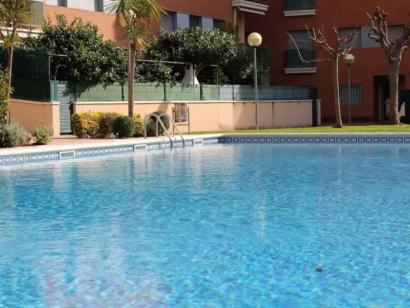 Suitur appartement sur la plage avec terrasse piscine - Image 1