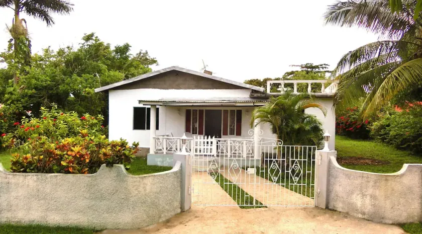 Bungalow near the beach, central on the north coast, bed and breakfast - Image 1