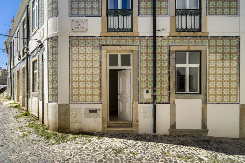 WHome Urban Comfort: 1-BR near Airport & Train Station - Image 1