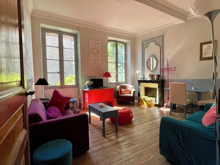 A Spacious 18th‑Century Townhouse with Roof Terrace & Mountain Views—Sleeps 10 - Image 1