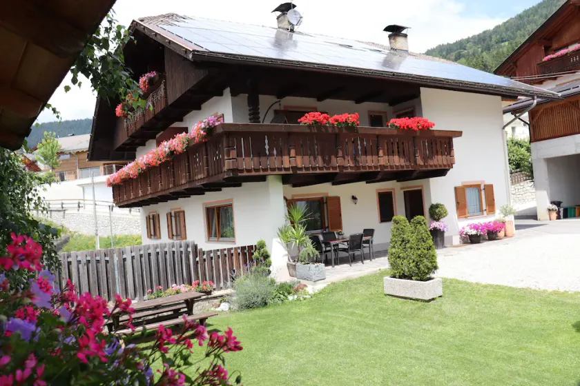 hver dag vågner op med udsigt over de vidunderlige bjerge i Sydtyrol ... - Image 1
