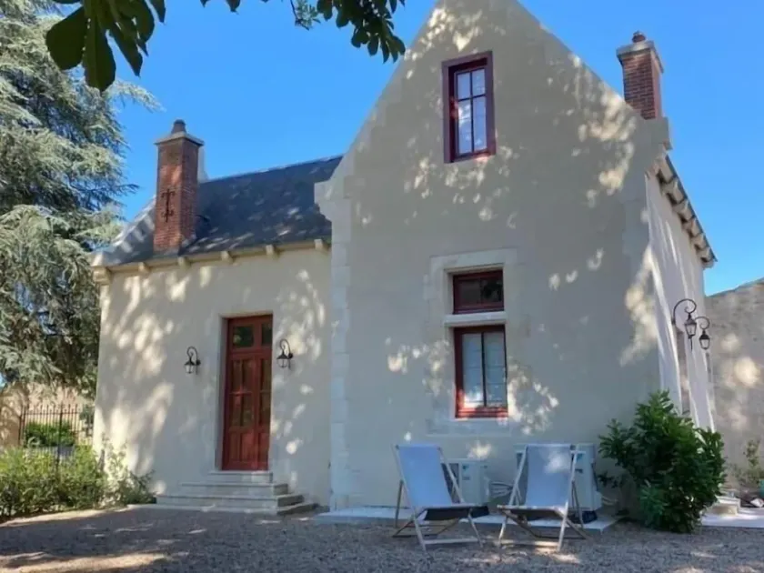 Elegant house with private garden, castle view - Image 1