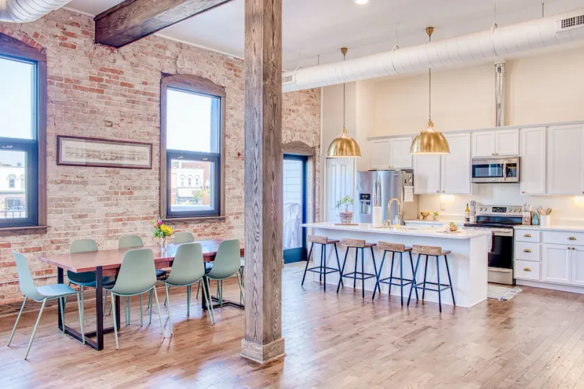 Luxurious Downtown Owosso Loft - Image 1