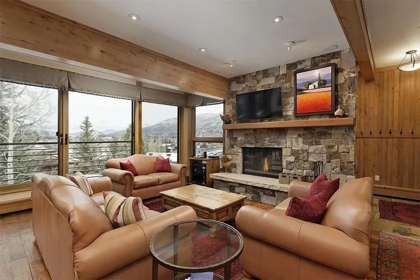 Durant Unit C5, Condo with Bonus Den, Air Conditioning, and Spectacular Views - Image 1