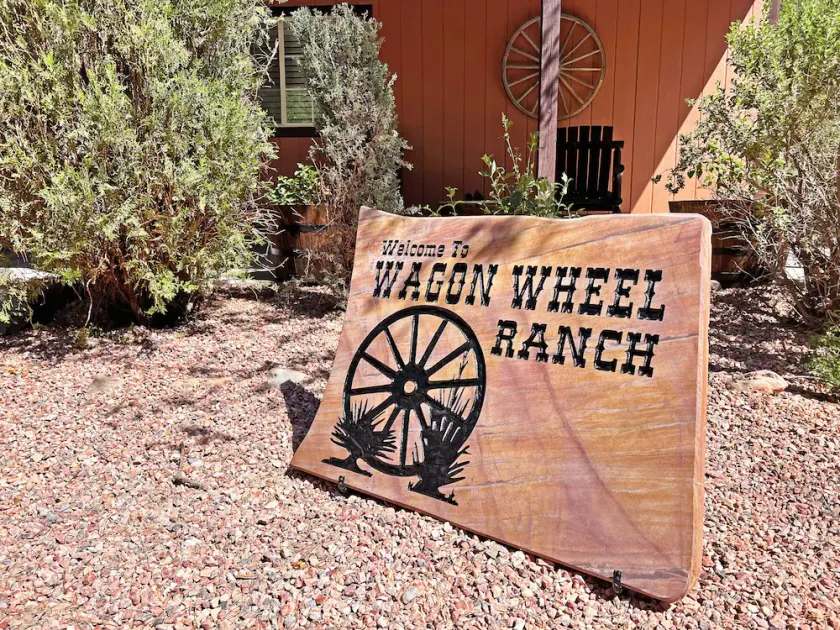 Wagon Wheel Ranch close to DVNP with hot tub and cowboy pool - Image 1
