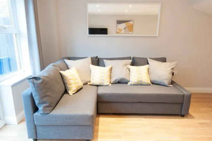 Aztec House - A Modern & Spacious 3-Bedroom Home - Image 1