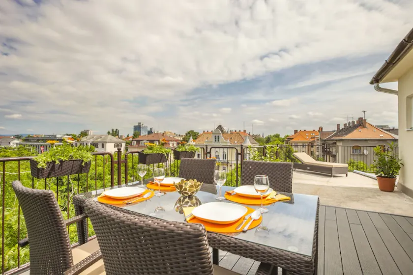 Enjoy your private terrace near City Park! - Image 1