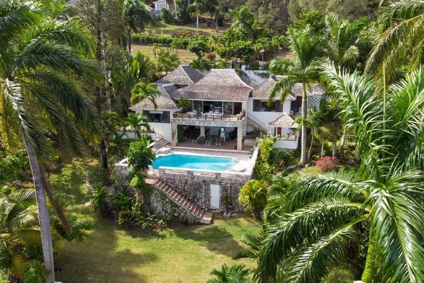 Fairwinds Luxury villa - Image 1