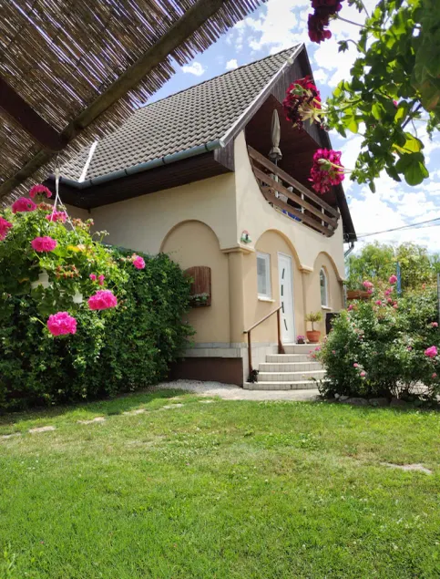 Casa vacacional con piscina y aire acondicionado - Image 1