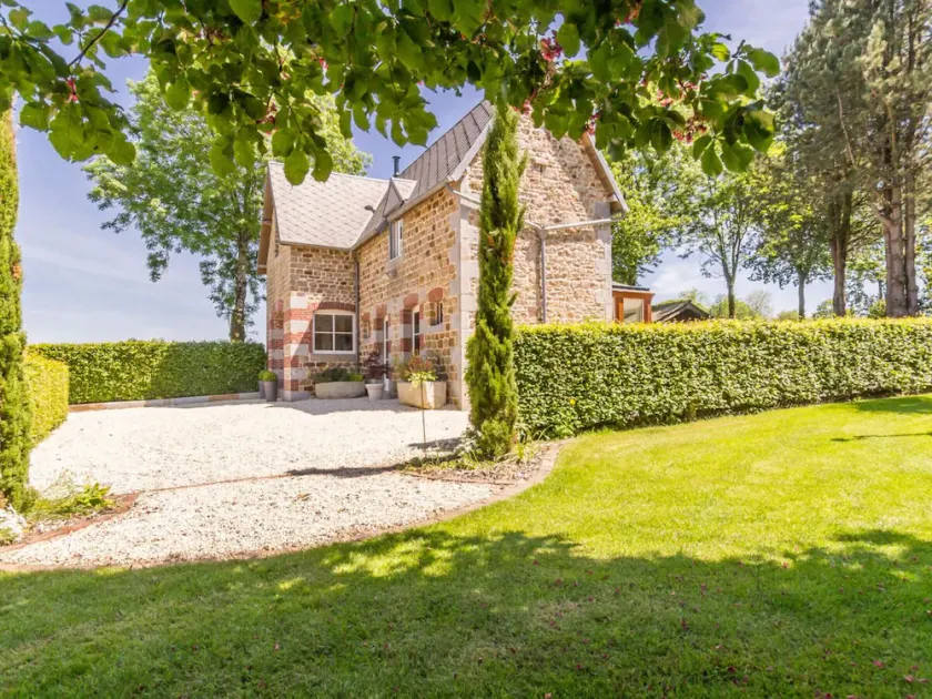 Charming stone house in Villedieu with garden - Image 1