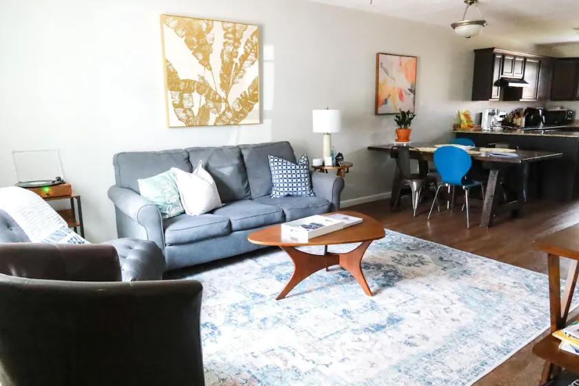 Beautiful 2 Bedroom 2. 5 Bath Perfect Location 4 Miles De Casinos - 515A - Image 1