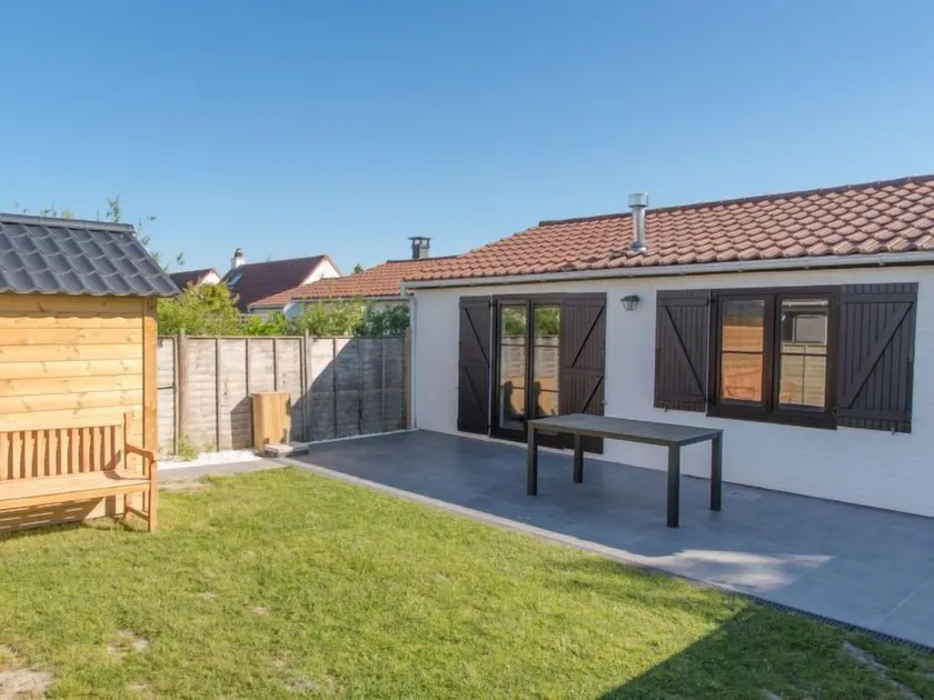 Holiday Home Duinenhuisje 25 parking and shared pool by Interhome - Image 1