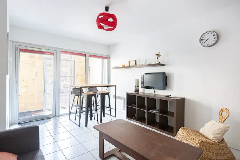 GuestReady - Appartement Cours du Médoc - Image 1