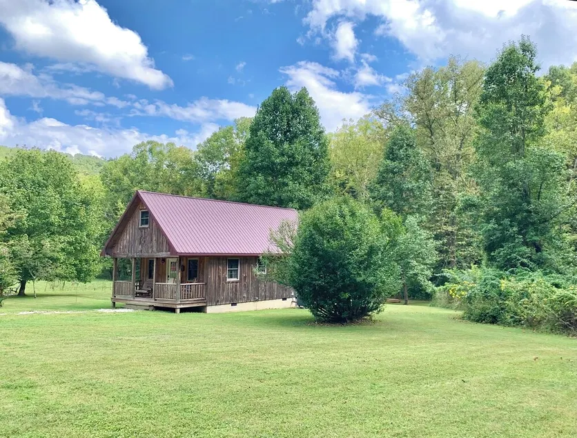 The Cozy Cabin 2 Bedrooms 1 Bath is the perfect romantic getaway in the country. - Image 1