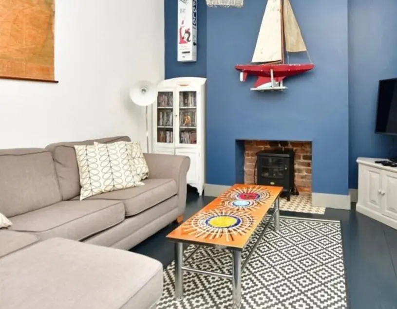 This cottage is a 4 bedroom(s), 2 bathrooms, located in Broadstairs, England. - Image 1