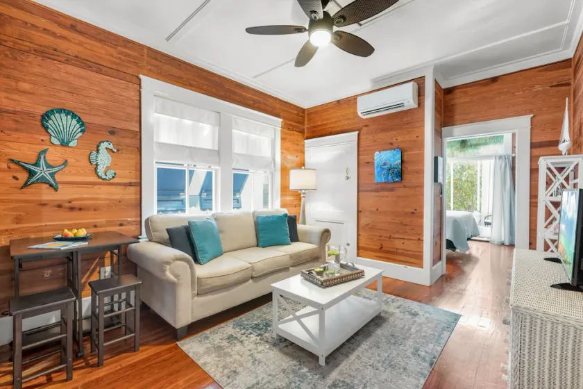 CABIN FEVER ~ First Floor 1 Bedroom, 1 Bathroom with Full Kitchen and Pool! - Image 1
