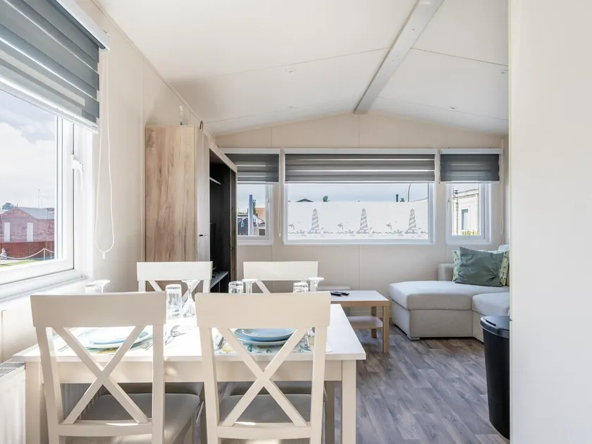 Mobile home with garden and terrace (4+2) - Image 1