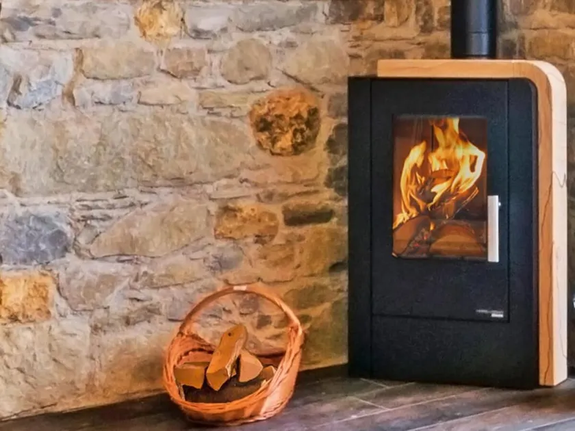 Chalet, wifi, 50m from ski slopes, sauna, balcony, fireplace or stove, parking, tv, ski locker - Image 1