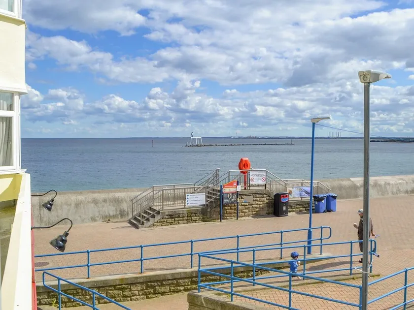 2 bedroom accommodation in Newbiggin-by-the-Sea - Image 1