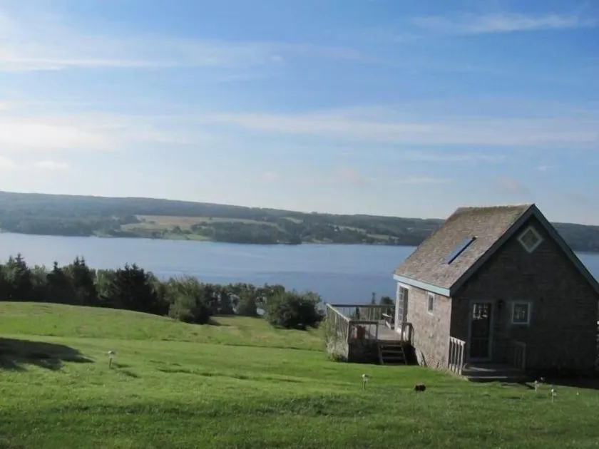 240 Hektar große Farm und drei Cottages mit Blick auf die Brasdor-Seen in Baddeck! - Image 1