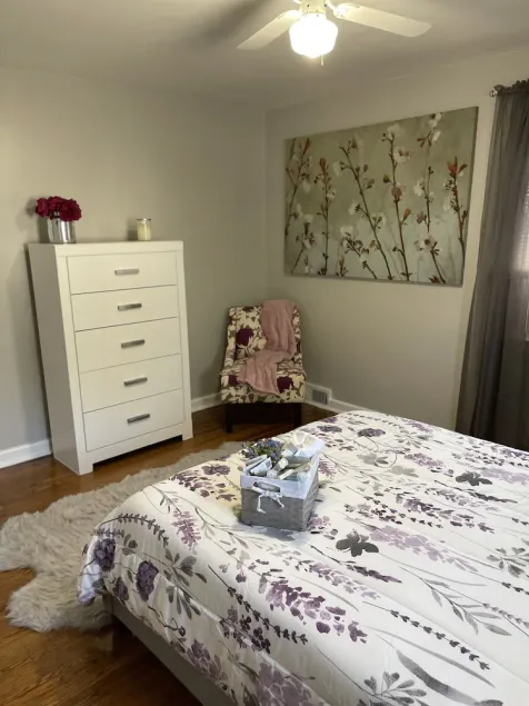 Beautiful newly renovated home near airport with fireplace & sunroom. - Image 1